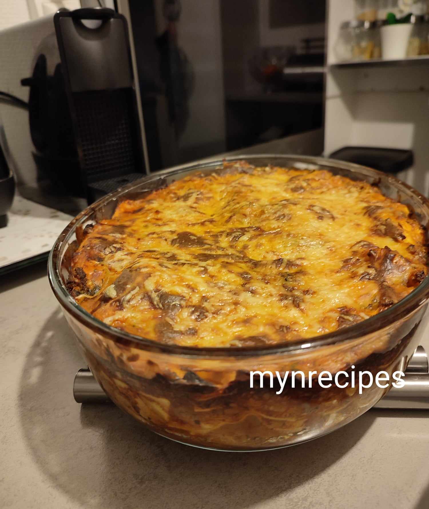 Beef lasagne Recipe is a classic Italian dish that is loved by many people all over the world. It consists of layers of pasta sheets, meat sauce, and cheese that are baked together to create a hearty and satisfying meal. While there are many variations of lasagne, the beef version is one of the most popular.