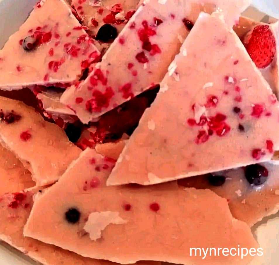 Frozen Yogurt Bark Recipe,  A Refreshing and Healthy Treat! This is a super easy and healthy frozen yogurt bark recip Create your own Frozen Yogurt Bark and savor the cool flavors and textures. Share this recipe with your friends and let them enjoy this guilt-free delight too! It's the perfect snack to whip up together for some fun kitchen time